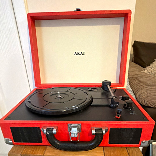Akai red black suitcase - red,